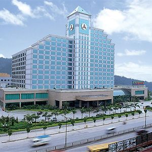 Fenggang Gladden Hotel